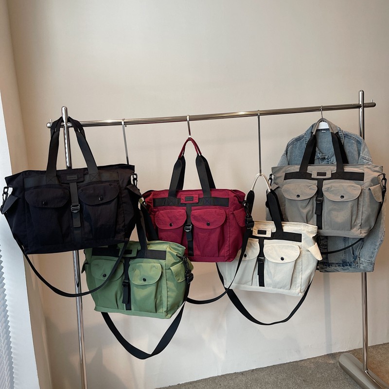 A new Korean version large-capacity travel bag, a simple fitness yoga bag for women, a multi-pocket casual and lightweight boarding crossbody bag Application Scenario