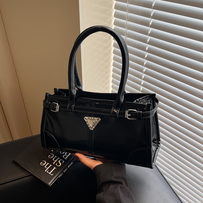 The Korean version of a niche handbag, a new trendy and fashionable commuting single-shoulder bag for women in 2025, exudes a sense of high-end single-shoulder crossbody details Picture