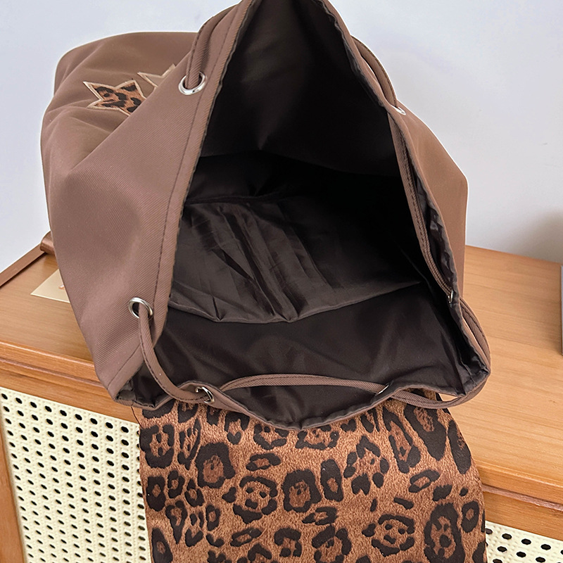This sweet and cool college student leopard-print lightweight travel backpack is versatile and can be used as a schoolbag for junior and senior high school students Application Scenario