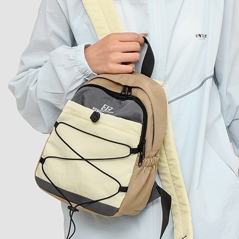 A Japanese-style casual mini backpack with a simple and versatile school style. It is a lightweight backpack for outdoor travel Specification drawing