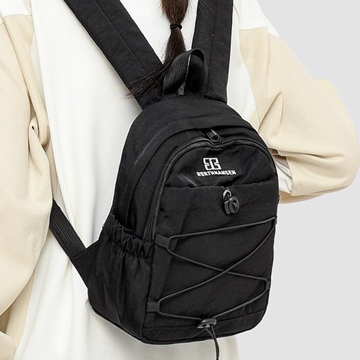 A Japanese-style casual mini backpack with a simple and versatile school style. It is a lightweight backpack for outdoor travel Application Scenario