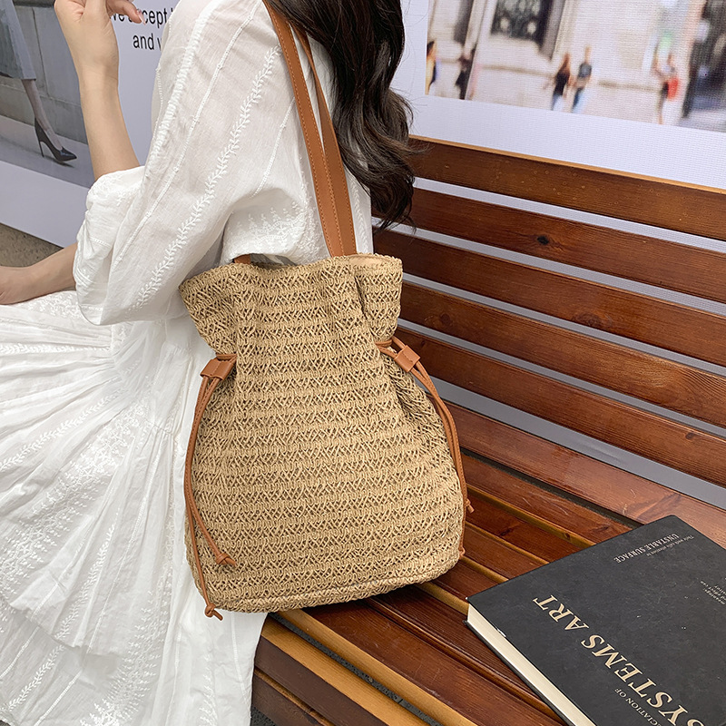 Trendy casual large-capacity straw woven bucket bag for women 2025 new style drawstring woven seaside vacation beach single-shoulder bag details Picture