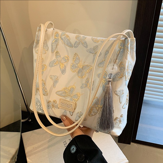 New Chinese-style bag for women 2025, a trendy Hanfu ancient-style single-shoulder underarm bag, a fashionable crossbody bucket bag full figure