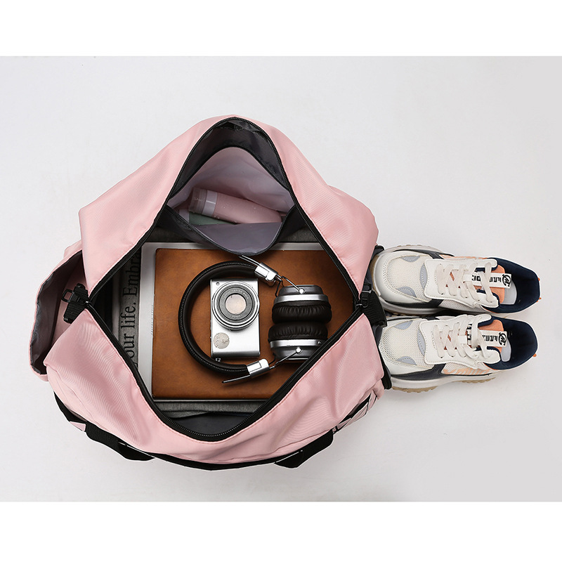 Large-capacity sports bag, short-distance hand-held travel bag, new dry-wet separation fitness bag, expandable storage luggage bag Application Scenario