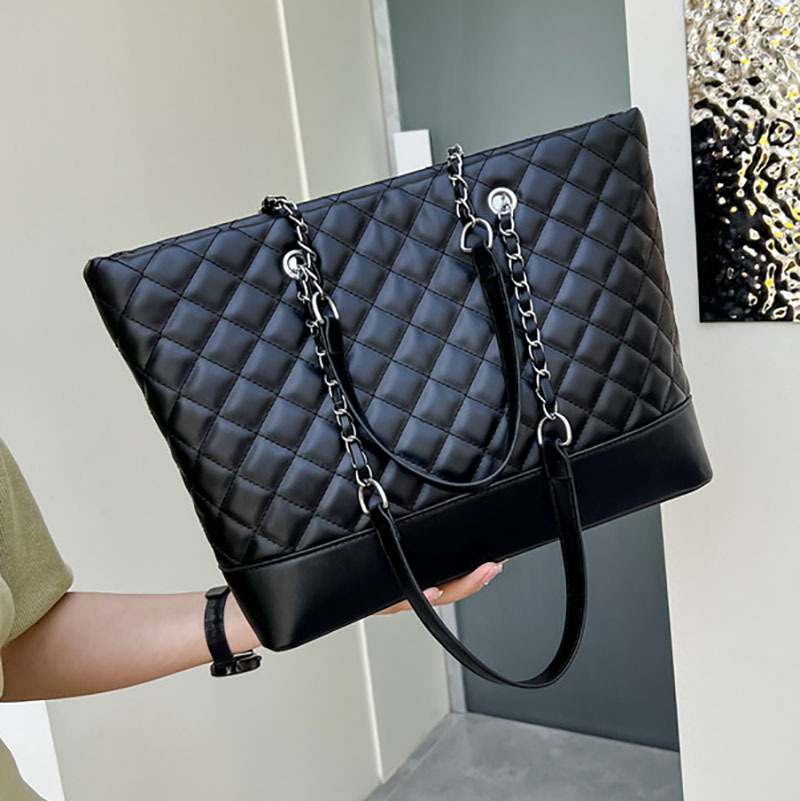 Large bag 2024 new style single-shoulder bag, large-capacity women's fashionable diamond-shaped chain tote bag, simple crossbody bag full figure