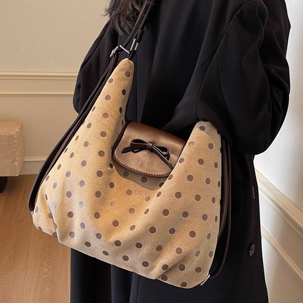 The new design polka dot Korean-style single-shoulder bag, sweet girl multi-functional backpack, casual, fashionable, practical and niche crossbody bag full figure
