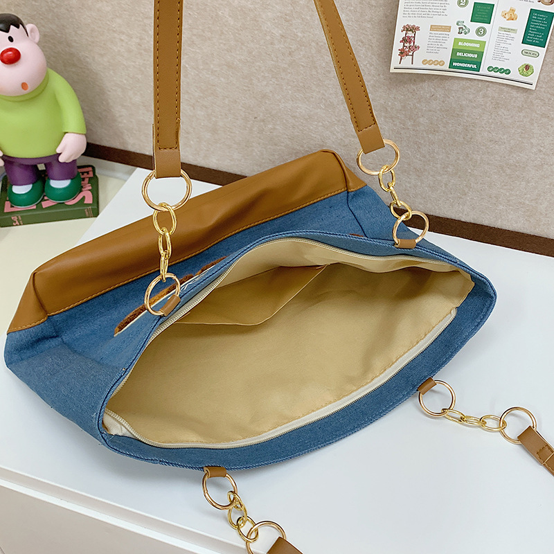 Laid-back style large-capacity bag, cute underarm bag for ladies, 2024 new style, versatile single-shoulder handbag for commuting to school Application Scenario