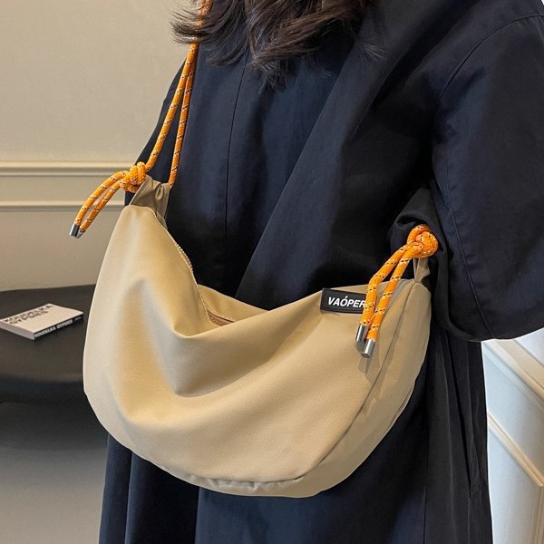Casual and versatile Oxford fabric crossbody small bag for women, new Spring 2025, lightweight and sporty single-shoulder bag, fashionable dumpling bag details Picture