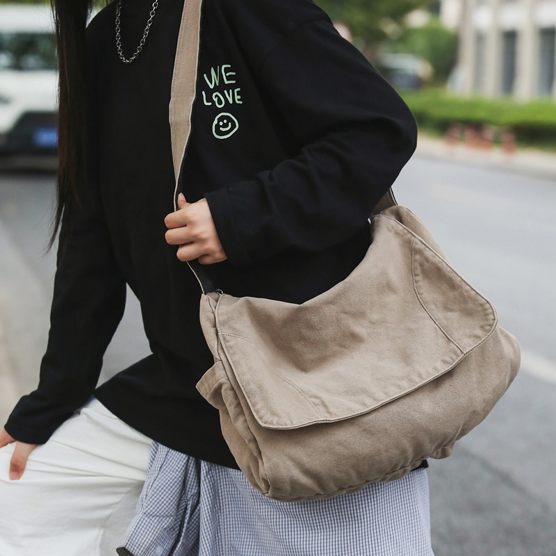 Japanese-style washed canvas bag, laid-back female messenger bag, casual crossbody bag, artistic class bag, large-capacity single-shoulder bag full figure