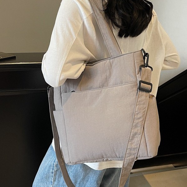 The new large-capacity tote bag for spring and summer by Bag Girl has sparked a trend of retro and simple commuting casual crossbody bags Specification drawing