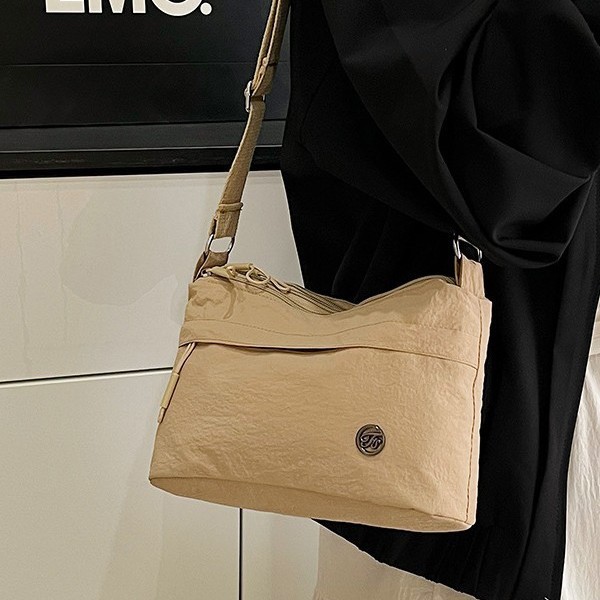 A lightweight and casual crossbody bag for women, a simple Japanese-style commuting small square bag, a new fashionable multi-layered nylon fabric single-shoulder bag Specification drawing