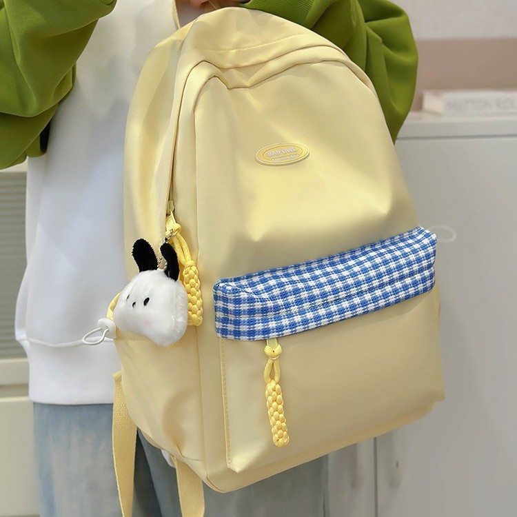 A cute and fresh schoolbag for girls and junior high school students, a lightweight Korean-style travel backpack, and a trendy backpack for high school and college students Application Scenario