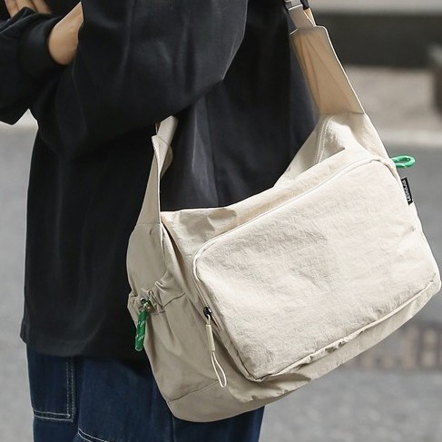 Fashionable new single-shoulder crossbody bag, outdoor large-capacity lightweight bag, unisex couple bag Specification drawing