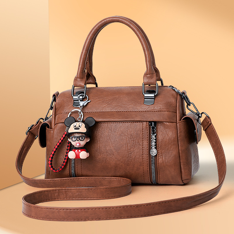 Retro motorcycle bag, hand-held women's bag, new women's single-shoulder crossbody bag, European and American washed motorcycle soft and trendy large bag consignment Item Picture