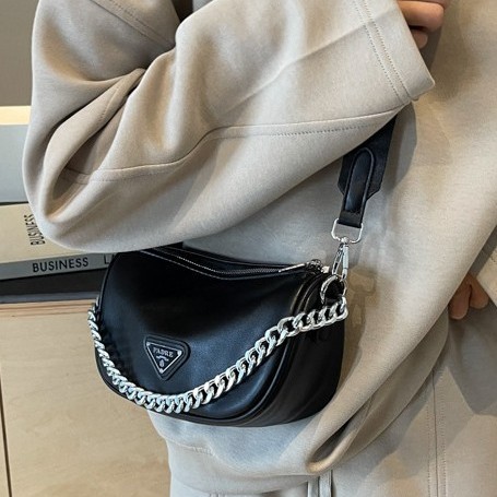 2025 Solid color chain PU trendy and personalized daily commuting small bag, simple women's bag, single-shoulder bag, crossbody bag, women's bag Application Scenario