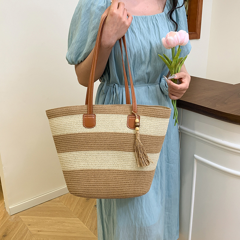 Summer trend large-capacity commuter tote bag, women's fashionable and versatile single-shoulder straw woven bag, beach vacation woven bag details Picture