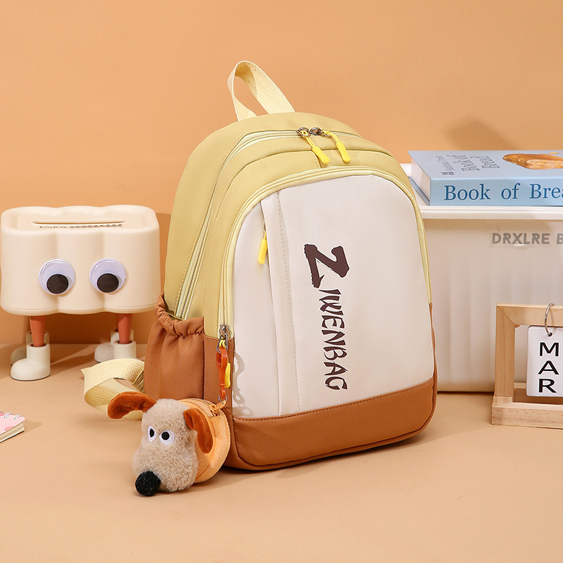 The backpack is lightweight and easy to carry, suitable for travel. It is a small schoolbag for primary school students to take extra lessons and a cute study package for children when they go out details Picture