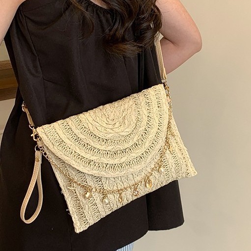 This is a new, trendy and versatile Instagram-textured crossbody bag with a soft surface and casual envelope Specification drawing