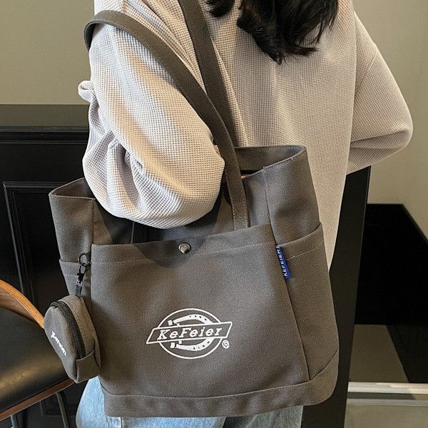 Corduroy bag for women, large capacity, 2024 new autumn and winter versatile shoulder bag, high-quality and high-end commuter tote bag full figure