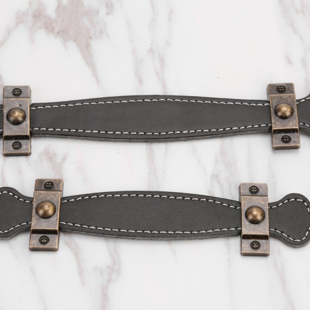 Leather handles, leather luggage handles, drawer and cabinet door handles, brownish black leather handles, luggage handles Application Scenario
