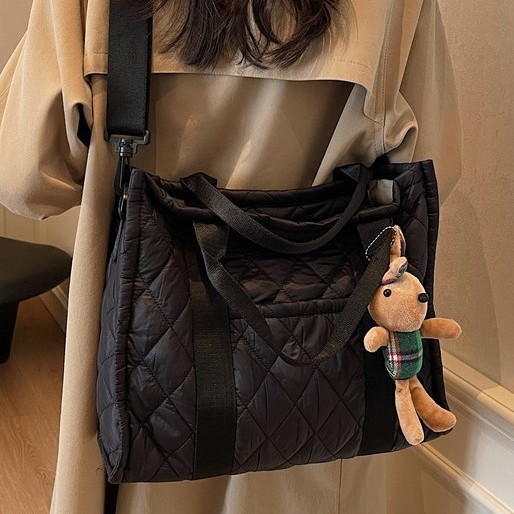 Korean autumn and winter new versatile embroidered cotton jacket bag 2024 Texture Little Chanel style contrasting color diamond-shaped hand-held shoulder bag details Picture