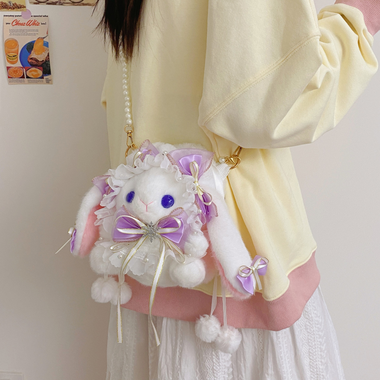 The new Carton Japanese Lolita Rabbit pearl hand-held crossbody bag is a sweet and cute Korean version of a crossbody single-shoulder small bag Application Scenario