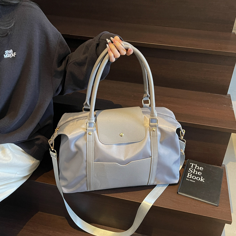 Fashionable color-blocking outdoor sports fitness yoga bag, short distance high-end travel bag, lightweight storage hand-held luggage bag full figure