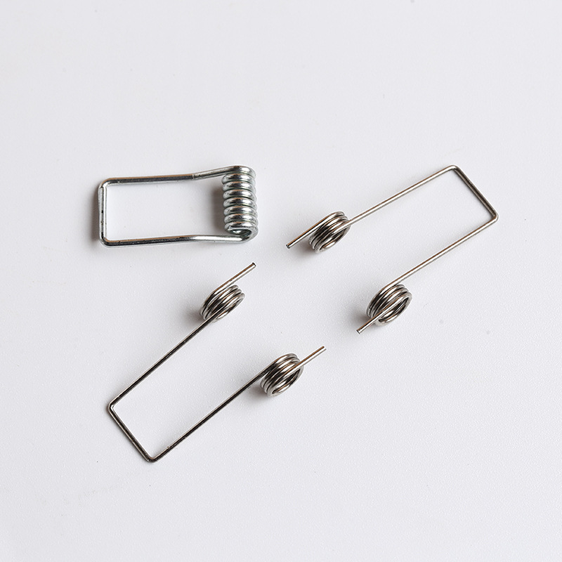 The manufacturer supplies double torsion springs, stainless steel torsion springs, double hooks, high-strength hardware torsion springs and precision accessories Application Scenario
