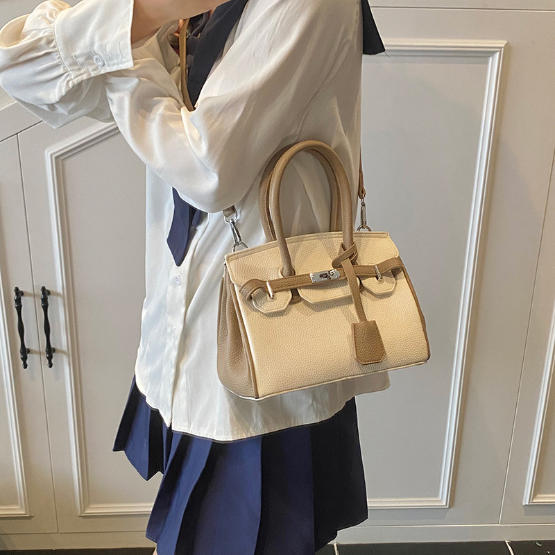 Cross-border fashionable and high-quality hand-held platinum bag, light luxury, simple and versatile shoulder bag, large capacity, elegant and niche tote bag Application Scenario
