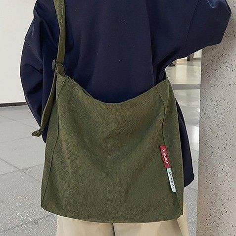 Single-shoulder bag with magnetic buckle down, single-shoulder handbag, solid color, Japanese style, ins shoulder bag, single-shoulder Korean style, laid-back and simple bag details Picture
