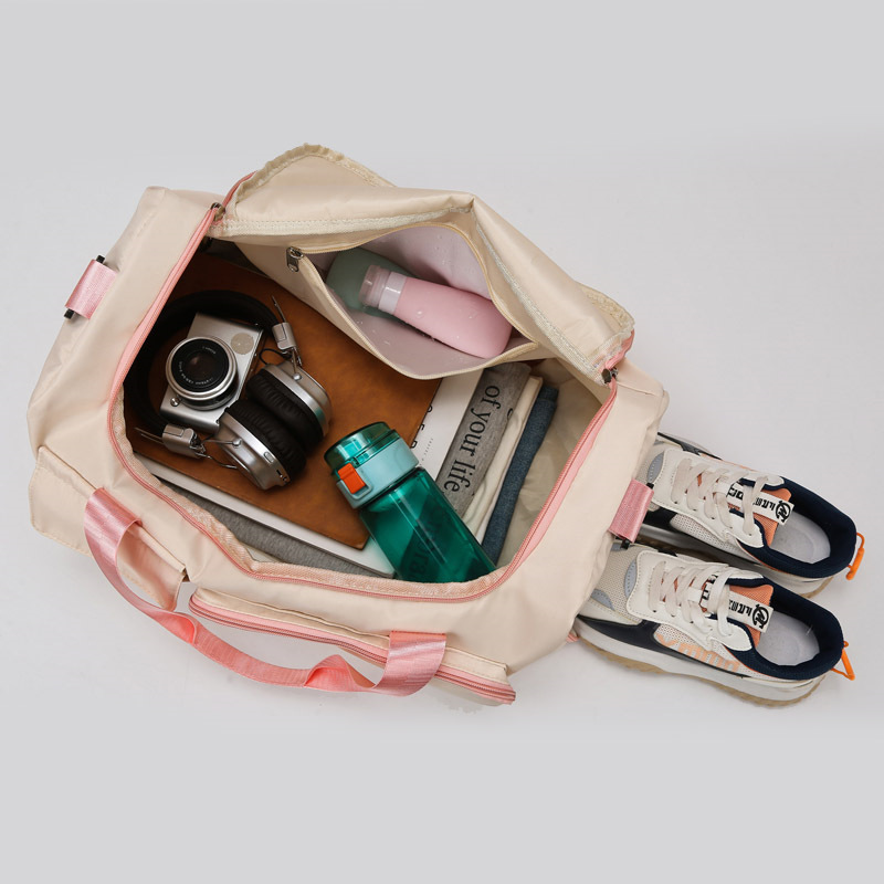 Cross-border foldable large-capacity fitness bag with dry and wet separation and contrasting color training bag, simple and convenient hand-held luggage bag Application Scenario