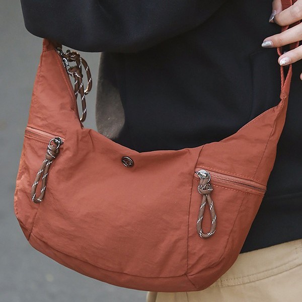 A new large-capacity, lightweight, casual and fashionable tote bag for Spring/Summer 2025, a fresh and unique single-shoulder crossbody bag for both men and women Specification drawing