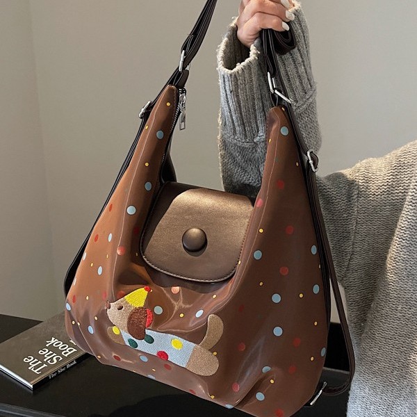 Autumn and winter chocolate puppy polka dot cloud bag, new school-style backpack for women, casual single-shoulder tote bag Application Scenario