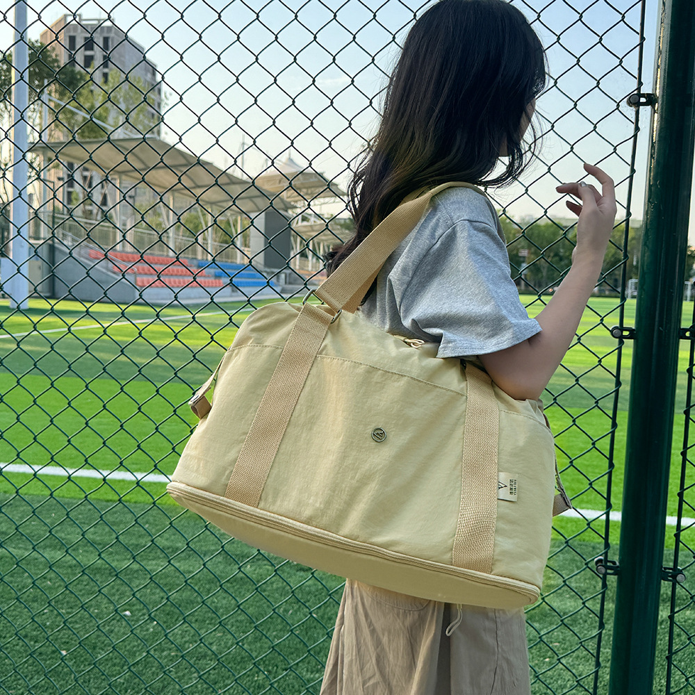 Foldable and expandable sports and fitness bag, large-capacity hand-held travel bag for women's outings, and a portable luggage bag with a pull handle Specification drawing