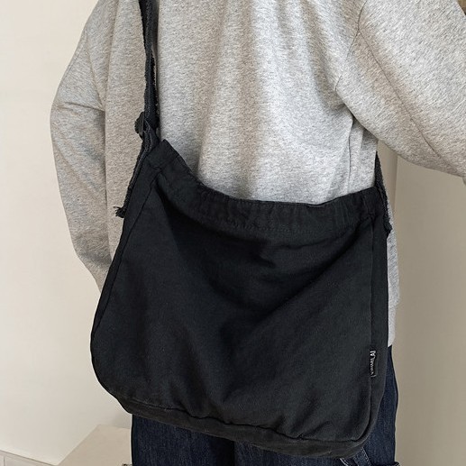 Large-capacity, laid-back, retro washed canvas single-shoulder bag, female Harajuku style student casual schoolbag, artistic shopping bag full figure