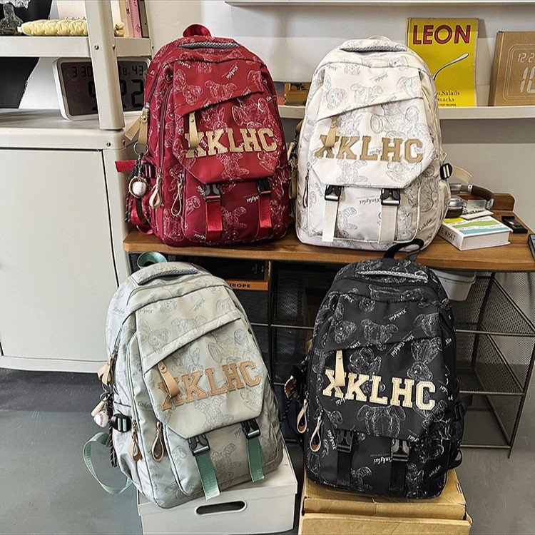 Forest-themed large-capacity bear print simple, versatile and dirt-resistant schoolbag, backpack for primary school, junior high school, senior high school and college students Application Scenario