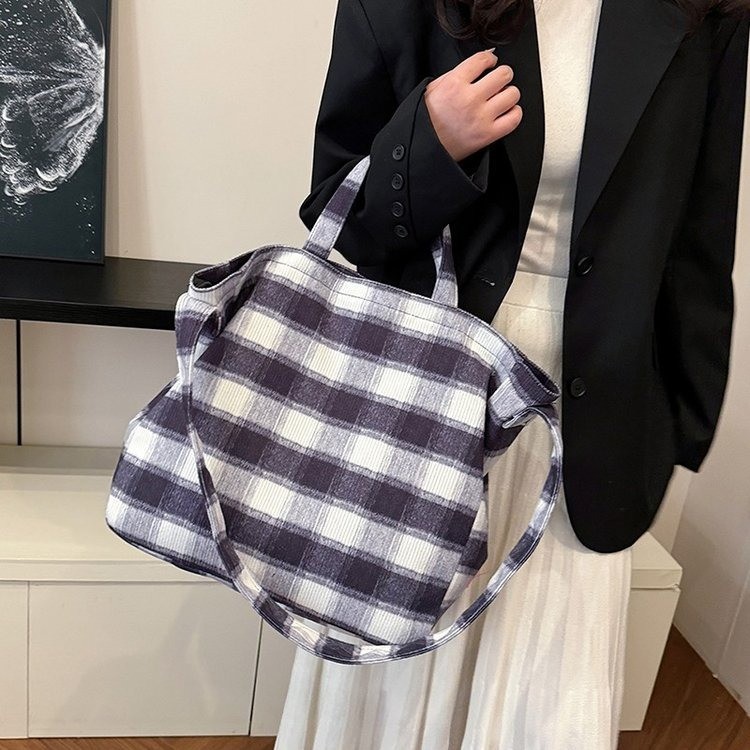New checkered bags for Spring/Summer 2025, trendy and cute student single-shoulder bags, large-capacity tote bags for women full figure