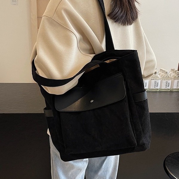 Korean student schoolbag with large capacity, artistic and simple corduroy handbag for women, new Japanese corduroy crossbody bag for women Application Scenario