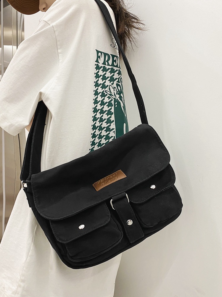 Japanese-style retro canvas crossbody bag, women's trendy brand large-capacity single-shoulder bag, college students' casual workwear style messenger bag Application Scenario