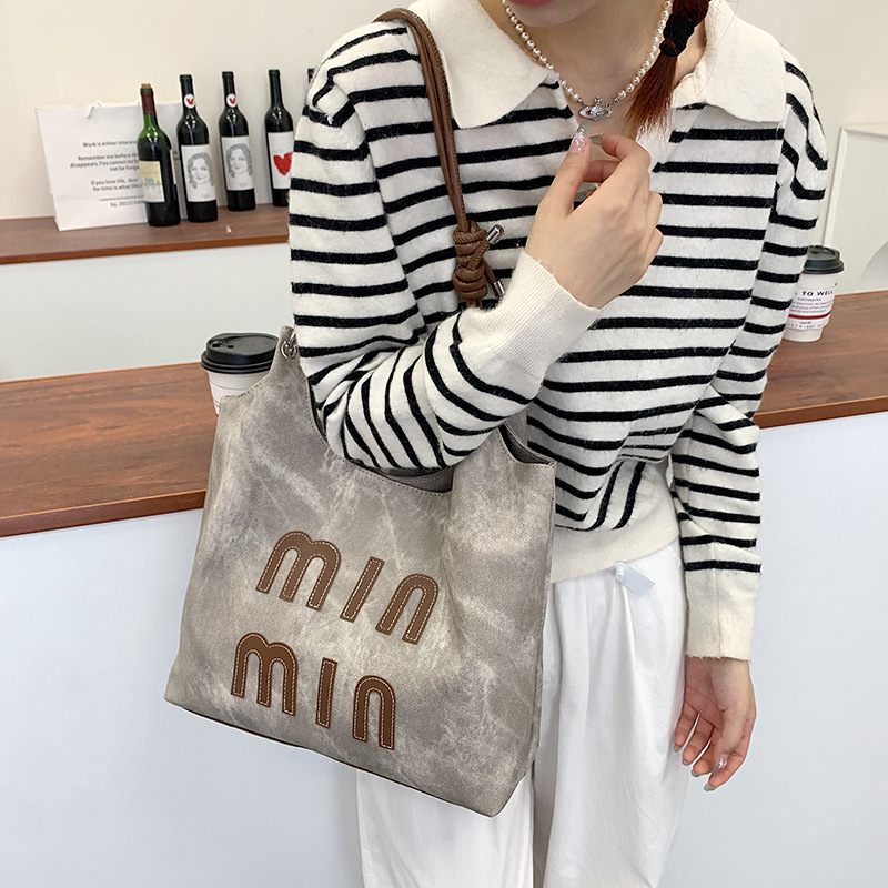Retro Korean-style denim underarm bag for women, 2024 new fashion and casual handbag, personalized and textured crossbody bag Specification drawing