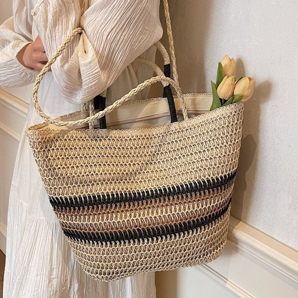 The 2025 new summer single-shoulder bag, striped straw woven bag, trendy tote bag, crossbody bag and vegetable basket for women Application Scenario