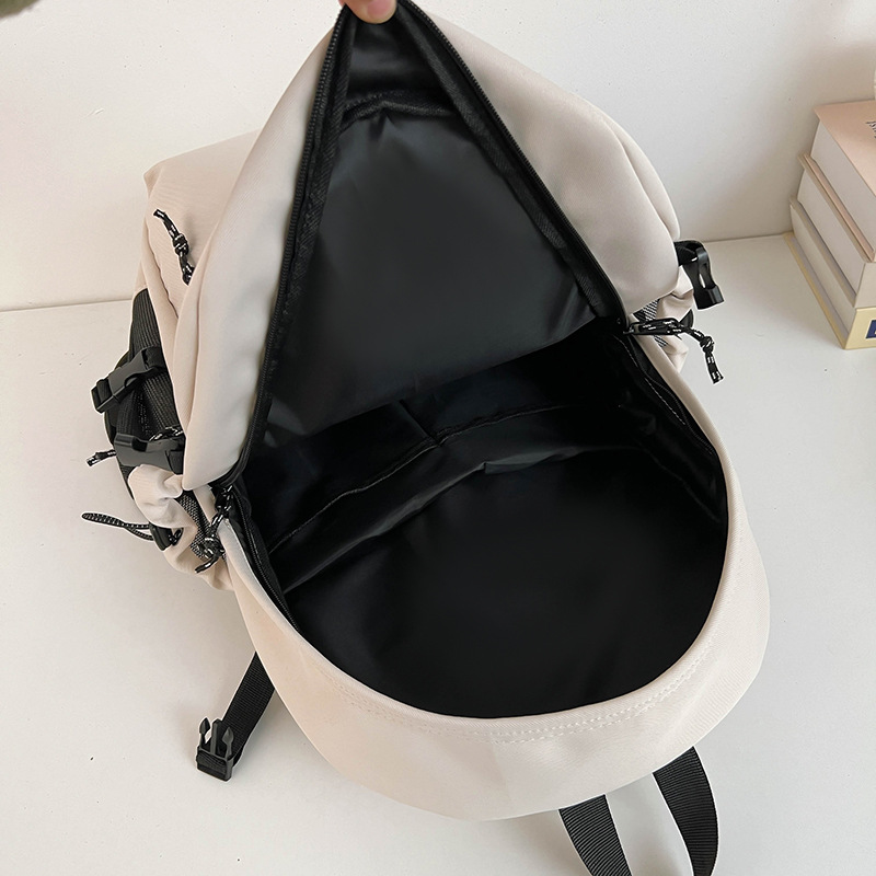 A large-capacity backpack for men, junior high school, senior high school and college students, a casual and versatile backpack for commuting, and a computer backpack for women Application Scenario