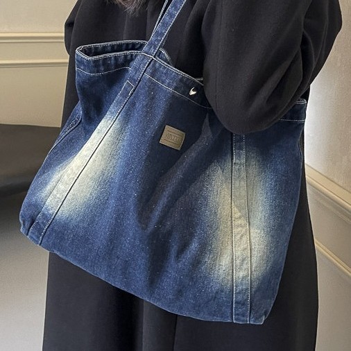 The new large-capacity underarm tote bag, hand-held shoulder bag, versatile denim casual retro large-capacity bag Specification drawing