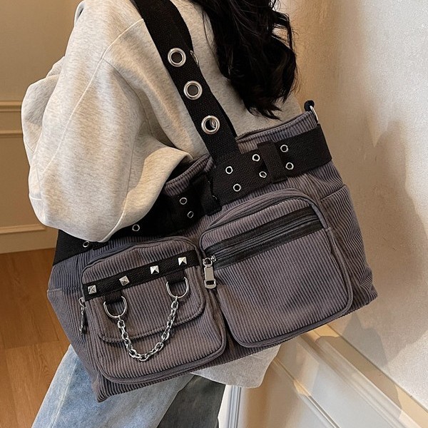 Cross-border trend down bag, single-shoulder women's bag, new Spring/Summer 2025 crossbody bag, crossbody women's bag, rivet bag Application Scenario
