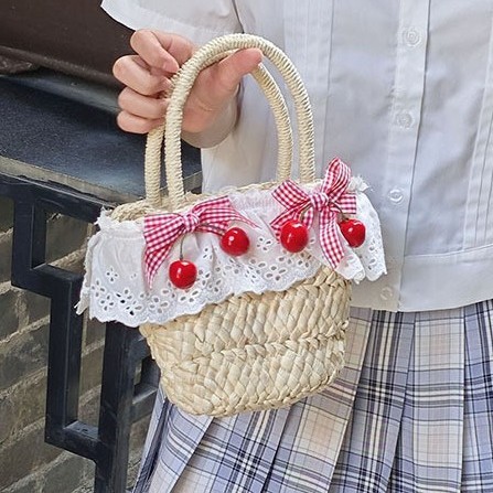 Summer's new straw-woven girl's bag, bow lace flower forest-themed vegetable basket, sweet family outing beach bag Application Scenario