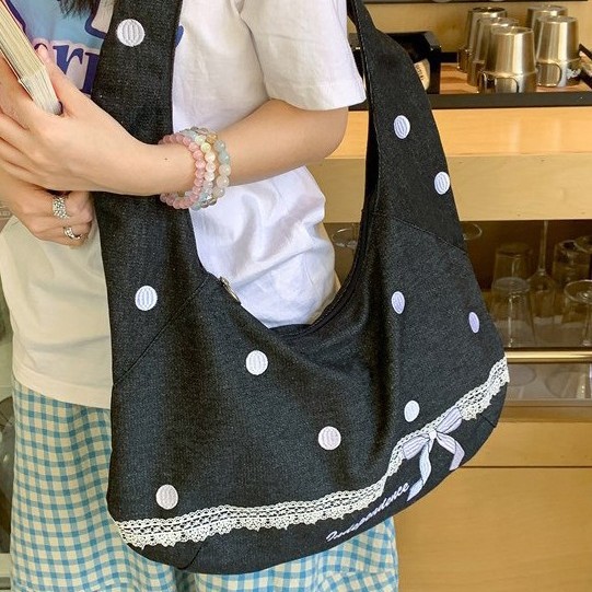 2025 Japanese school-style bag for women, large-capacity casual and artistic embroidered bow tote bag for commuting to work Application Scenario