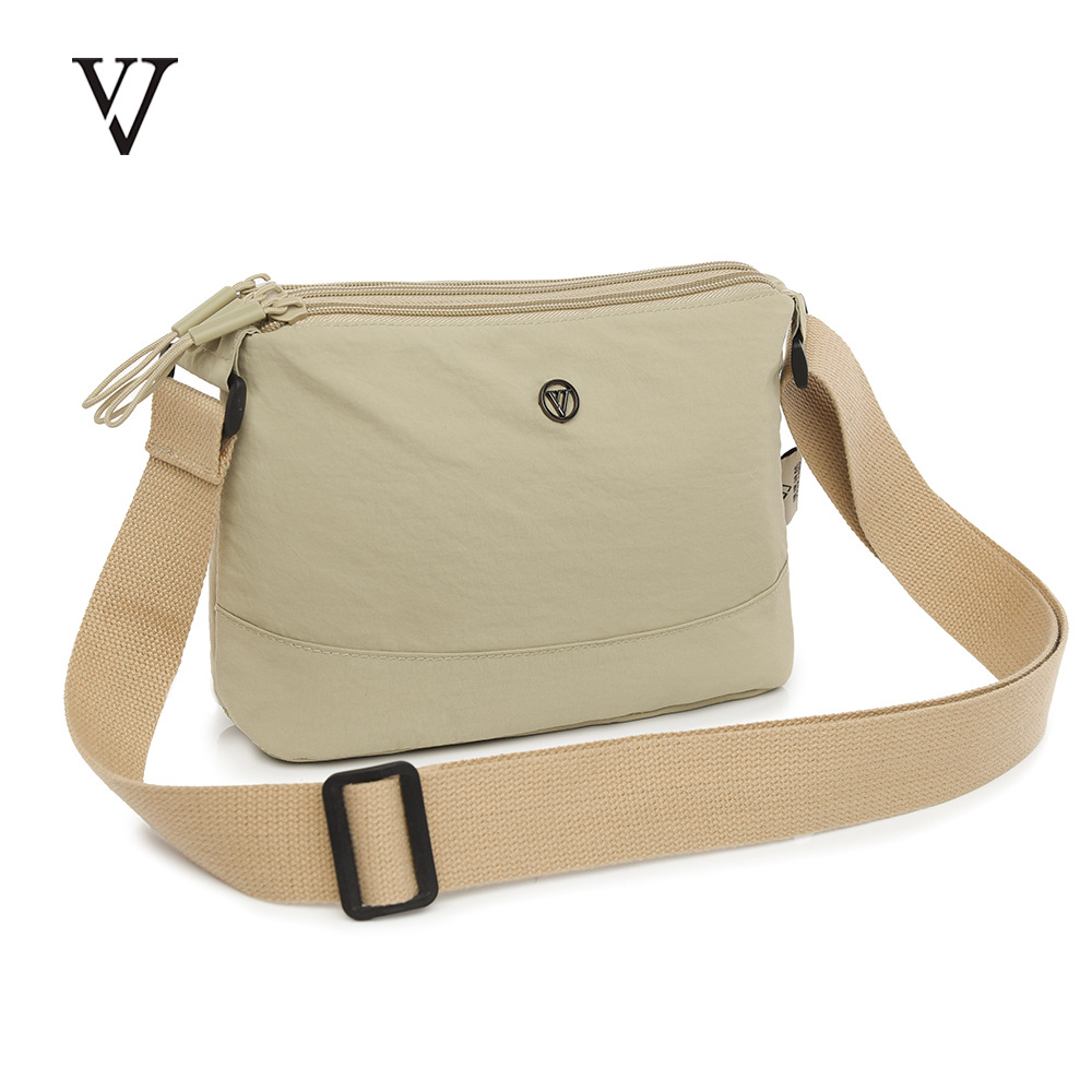 A new Japanese casual crossbody bag, a versatile multi-layered storage single-shoulder bag for women's cross-border travel, and a large-capacity student tote bag Application Scenario