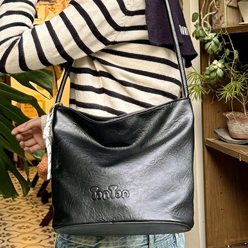 A versatile autumn and winter retro large-capacity new tote bag, a Korean ins style large-capacity single-shoulder bag, and a fashionable bucket bag Specification drawing