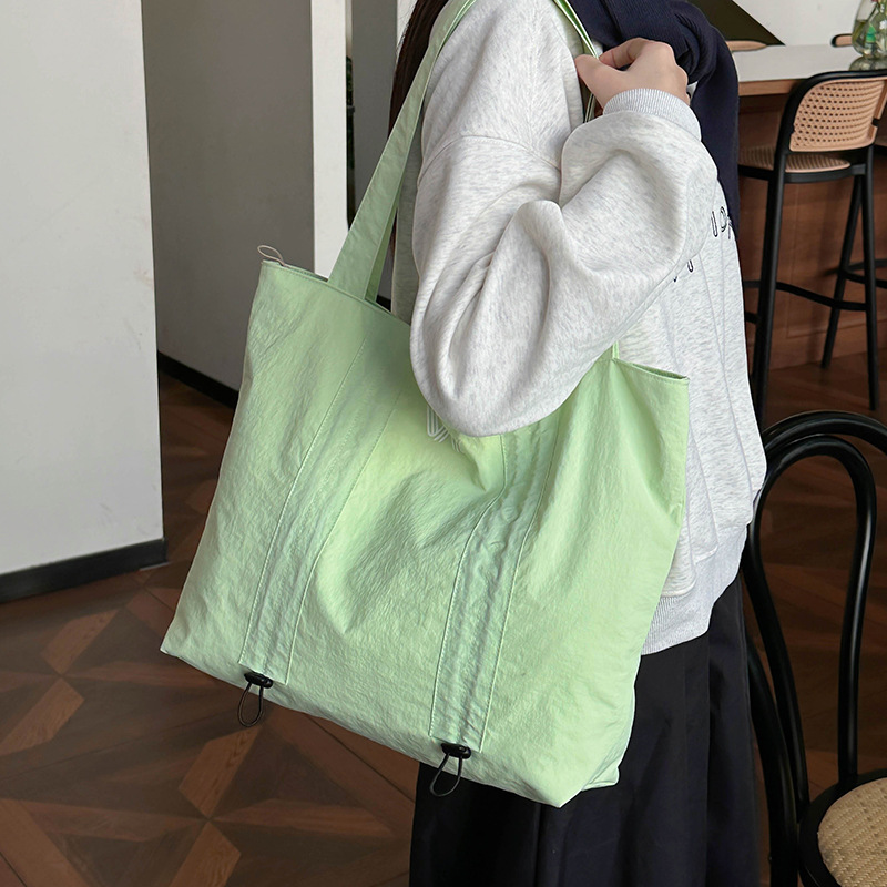 Fashionable and versatile women's 2025 Spring new Nylon fabric bag, large capacity casual single-shoulder underarm tote bag, trendy full figure