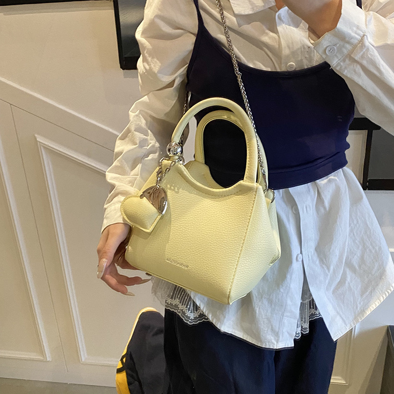 Korean niche lychee pattern handbag for women 2025 new style, stylish and fashionable single-shoulder crossbody bag, casual chain bucket bag Application Scenario